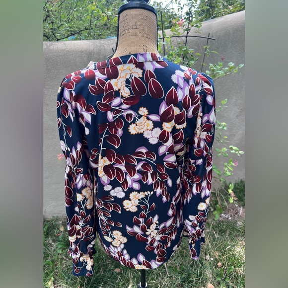 Ann Taylor Floral V Neck Blouse - Picture 7 of 13